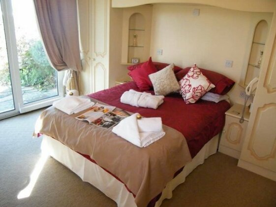 Eastcote Luxury Guest House - Photo3