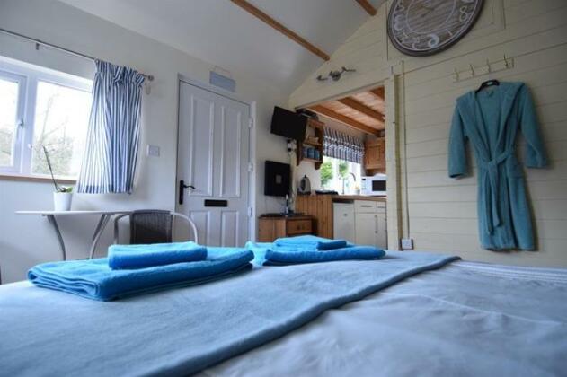 Hideaway Holiday Cottages - Photo5