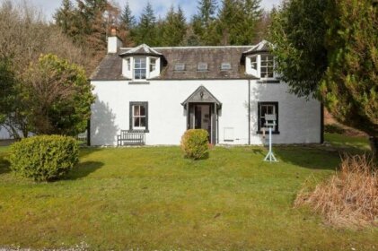 Spacious characterful property nestled on an estate in beautiful Comrie perfect for large families