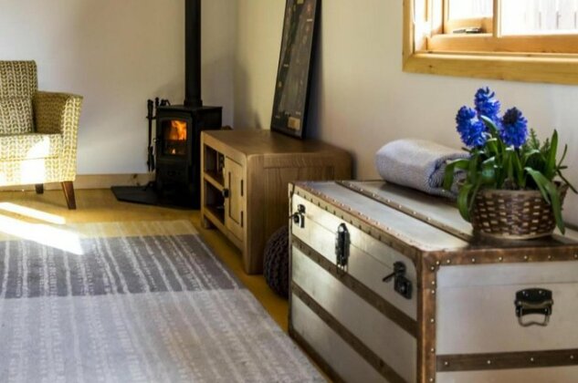 Laurel Lodge - 2 Bedroom Log Cabin - St Florence - Photo4