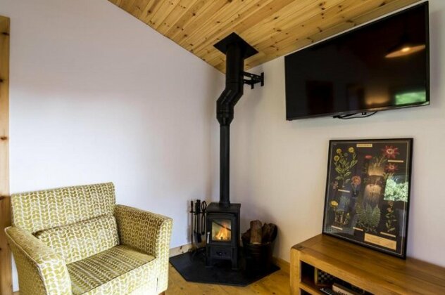 Laurel Lodge - 2 Bedroom Log Cabin - St Florence - Photo5