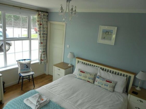 Downsfield Bed and Breakfast - Photo4