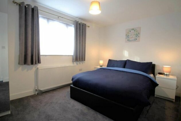 Exquisite 3 Bed apartment Near Heathrow