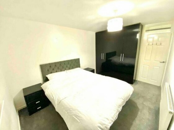 Nice 3-Bed Apartment Close to Heathrow