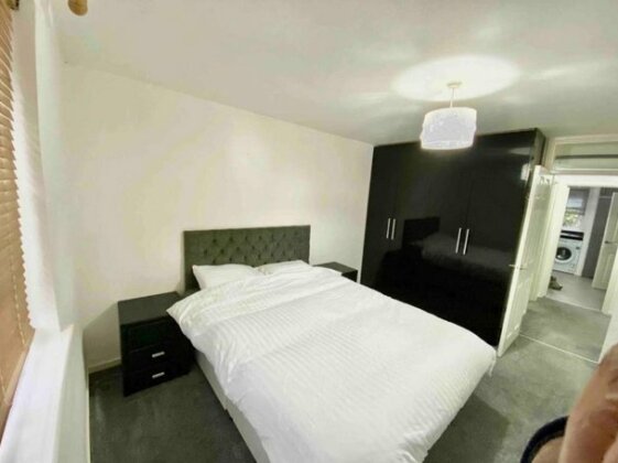 Nice 3-Bed Apartment Close to Heathrow - Photo3
