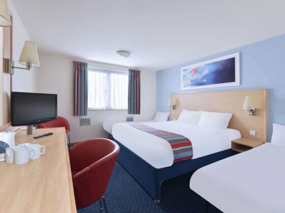 Travelodge Hotel Staines - Photo3