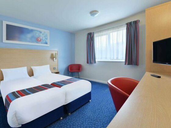 Travelodge Hotel Staines - Photo4