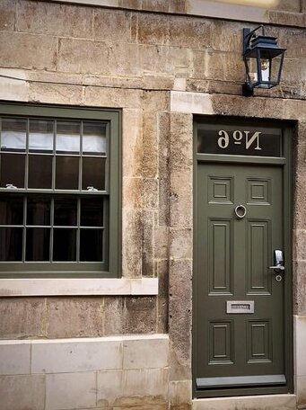 Number 6 Stamford - Boutique Grade II Listed Townhouse - Photo3