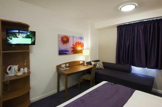 Premier Inn London Stansted Airport - Photo4