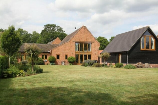 Superb Stokesby Barn Apartment - Norfolk Broads & Norwich
