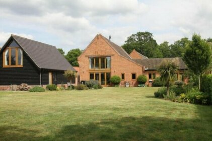 Superb Stokesby Barn Apartment - Norfolk Broads & Norwich