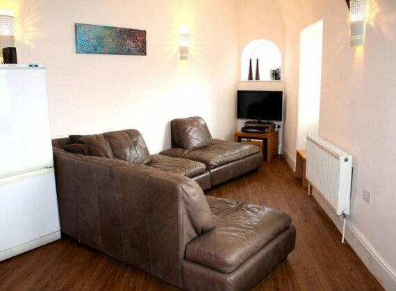 Cotswolds Valleys Accommodation - Exclusive use character four bedroom holiday property - Photo3