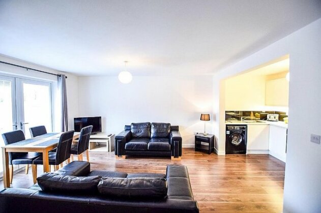 2 Double Bedroom Apartment Fulwell Sr6 - Photo2