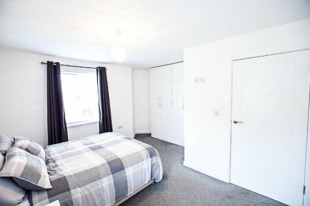 2 Double Bedroom Apartment Fulwell Sr6 - Photo3