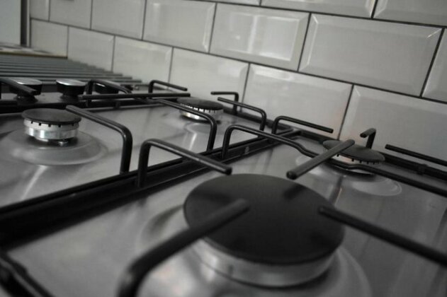 New Sleeps 7 Free Parking Wifi Smart Tv Netflix - Photo4