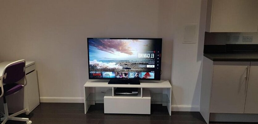 Sterling Modern Apartment Greenhithe 2 with Netflix - Photo5