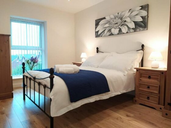 Contemporary 2 Bedroom Apartment Swansea - Photo2
