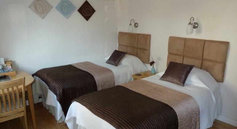 The Willows Guest House Takeley - Photo2