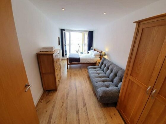 Stylish flat in central Tenby + parking & balcony - Photo3