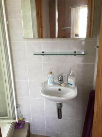 Double Room With Shower And Use Of Kitchen - Photo4