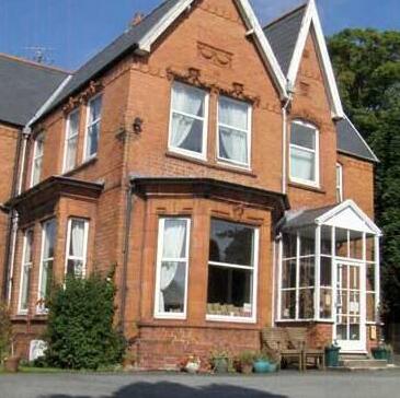 Oaklands Bed and Breakfast Llangollen