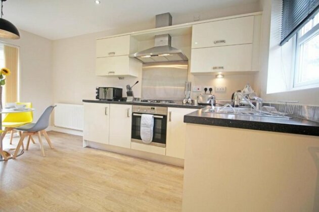 Chester Luxury Home - located near Zoo & Chester City Centre - Photo2