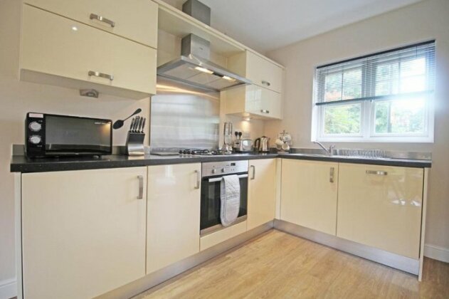 Chester Luxury Home - located near Zoo & Chester City Centre - Photo4