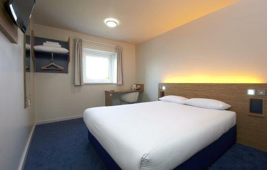 Travelodge Wakefield Woolley Edge M1 Southbound - Photo4