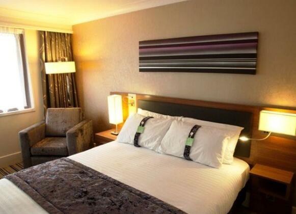 Quality Suites Walsall - Photo4