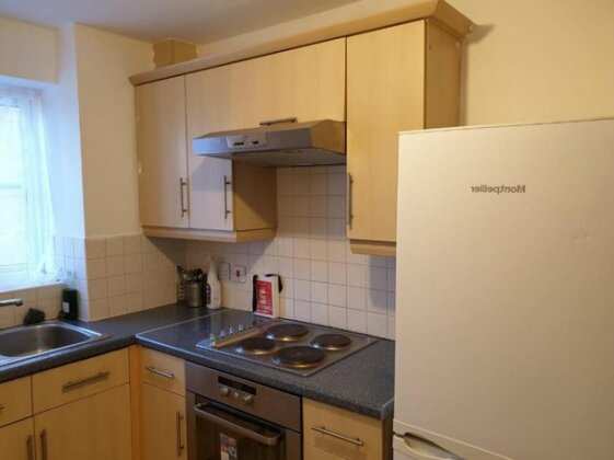 2 Bed Apartment B70 Off M6 With Free Parking - Photo2