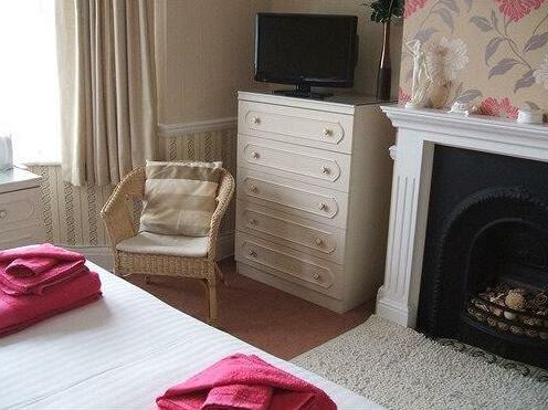 Pink House Bed and Breakfast Weymouth - Photo2