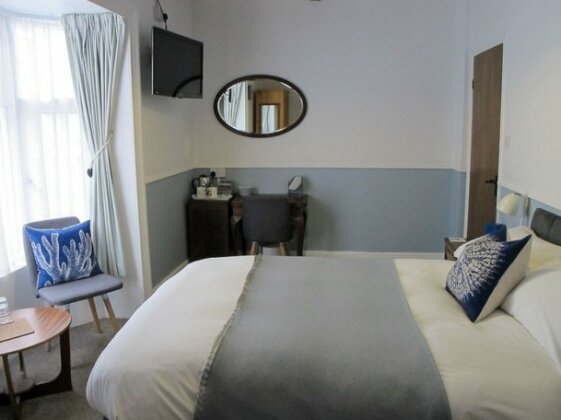 Stone's Throw Guesthouse - Photo5