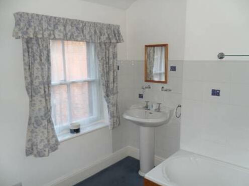 Big Sky Guest House - Photo5