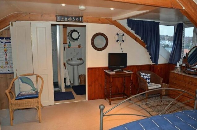 Captains Cabin - Photo2