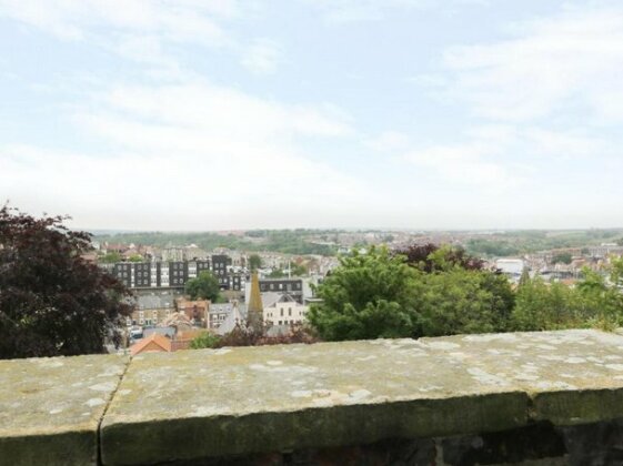 Chimneys Whitby - Photo2