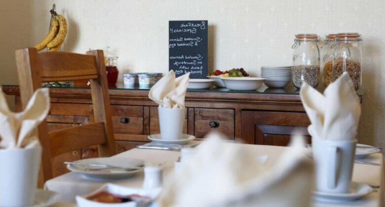 Number 7 Guest House - Photo2