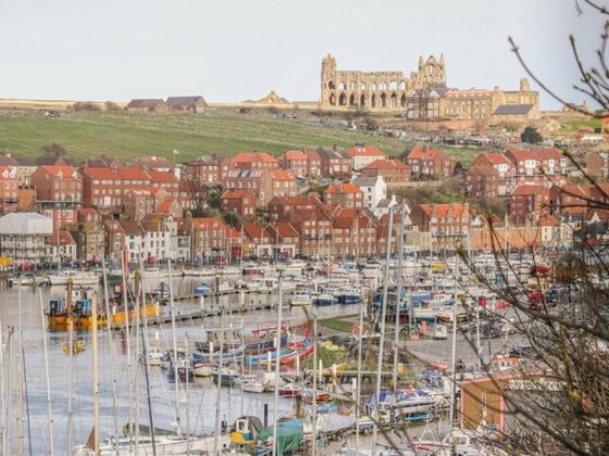 Whitby Harbour Retreat - Photo3