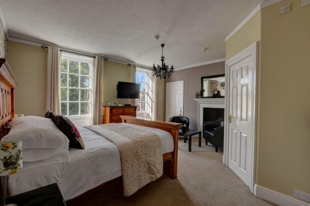 White Linen Whitby - Photo3