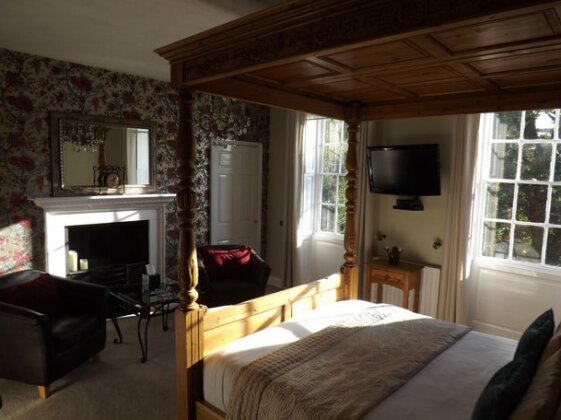 White Linen Whitby - Photo4