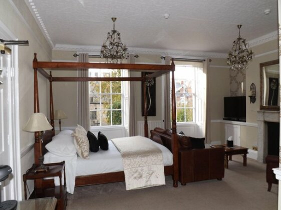 White Linen Whitby - Photo5