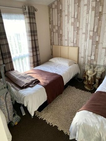 Impeccable 2-Bed Lodge in Whitley Bay - Photo3
