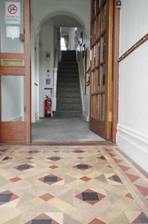 Brook House Free on-site car park - Photo3