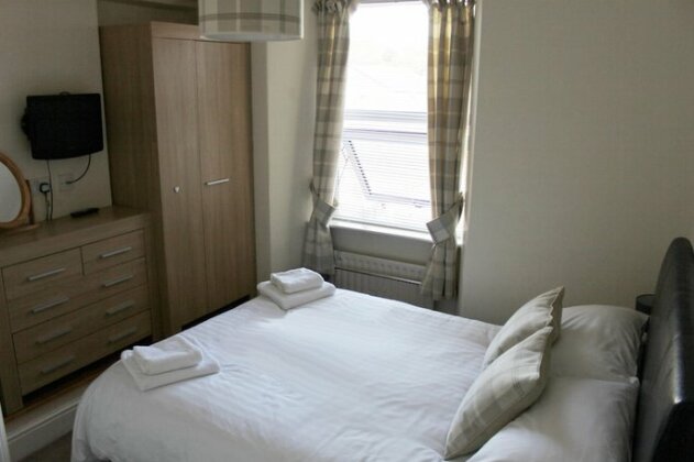 Brook House Free on-site car park - Photo4