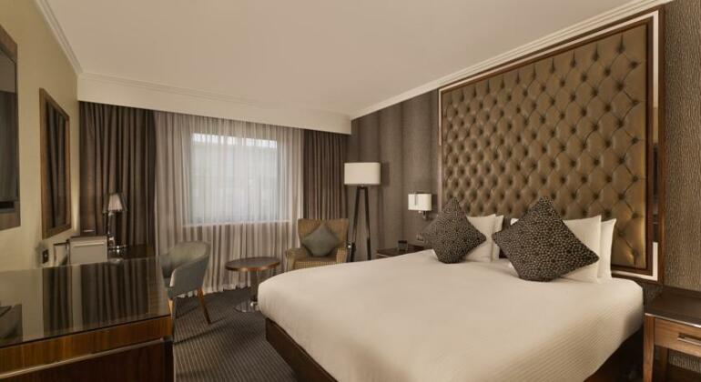 DoubleTree by Hilton Hotel Woking - Photo2