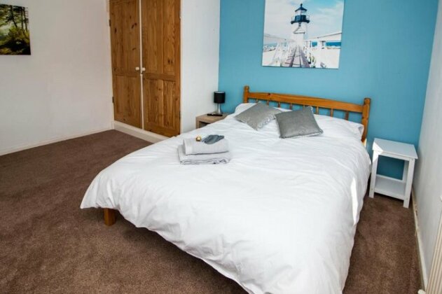 Lovely Rooms in a Quiet Place of Woking