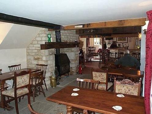 The Fox and Hounds Woolstone - Photo2