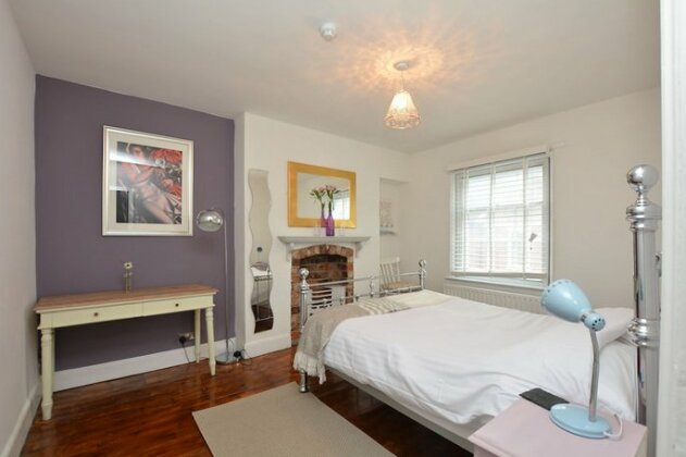 In-Town Guest Accommodation - Photo5