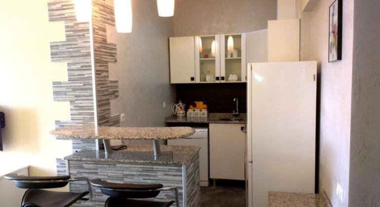 4 Seasons Apartment - Photo5