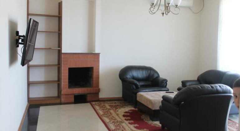 Apartment on Khimshiashvili 9A - Photo2