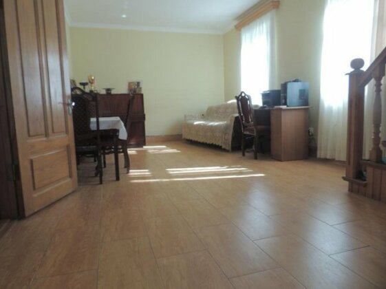 Dato's GuestHouse Batumi - Photo4